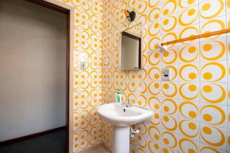 Casa à venda com 80m², 3 quartos e 2 vagasBanheiro Social