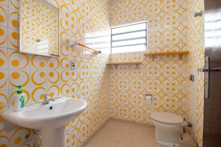 Casa à venda com 80m², 3 quartos e 2 vagasBanheiro Social