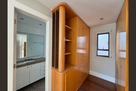 Apartamento para alugar com 270m², 3 quartos e 3 vagasSuíte 1