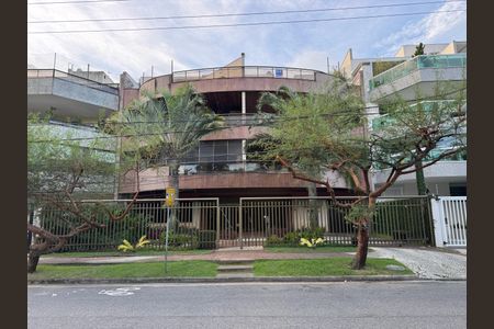 Apartamento para alugar com 270m², 3 quartos e 3 vagasFachada