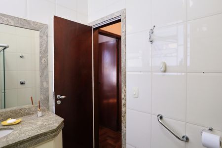 Apartamento à venda com 230m², 5 quartos e 2 vagasBanheiro da Suíte 1