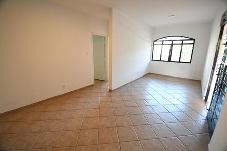 Casa à venda com 164m², 3 quartos e 2 vagasSala