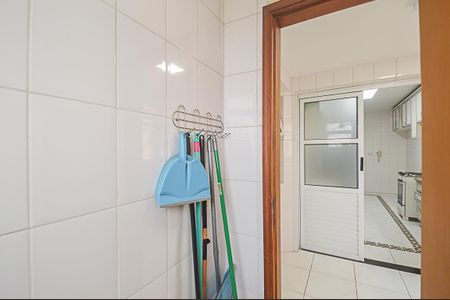 Apartamento à venda com 106m², 3 quartos e 2 vagas Apartamento à venda com 106m², 3 quartos e 2 vagasBanheiro de serviço