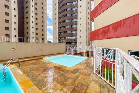 Apartamento à venda com 106m², 3 quartos e 2 vagas Apartamento à venda com 106m², 3 quartos e 2 vagasÁrea comum - Piscina