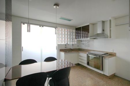 Apartamento à venda com 125m², 3 quartos e 3 vagasCozinha