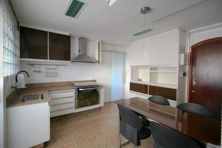Apartamento à venda com 125m², 3 quartos e 3 vagasCozinha