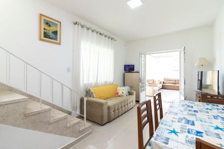 Casa à venda com 190m², 3 quartos e 1 vaga Casa à venda com 190m², 3 quartos e 1 vagaSala de Jantar