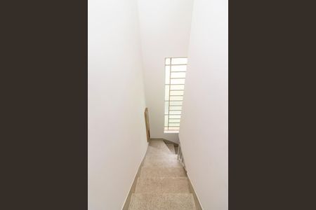 Casa à venda com 190m², 3 quartos e 1 vaga Casa à venda com 190m², 3 quartos e 1 vagaEscada