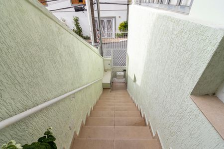 Casa à venda com 190m², 3 quartos e 1 vaga Casa à venda com 190m², 3 quartos e 1 vagaCorredor Lateral - Escada