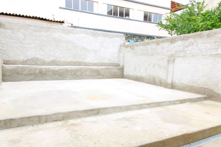 Casa à venda com 183m², 2 quartos e sem vaga Casa à venda com 183m², 2 quartos e sem vagaQuintal