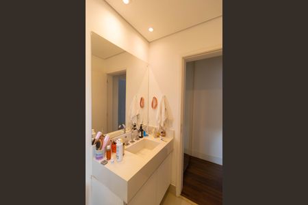 Apartamento à venda com 213m², 3 quartos e 4 vagasBanheiro da Suíte 02