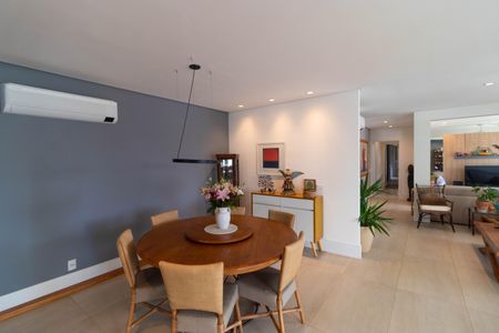 Apartamento à venda com 213m², 3 quartos e 4 vagasSala