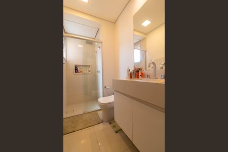 Apartamento à venda com 213m², 3 quartos e 4 vagasBanheiro da Suíte 02