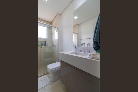 Apartamento à venda com 213m², 3 quartos e 4 vagasBanheiro da Suíte 03