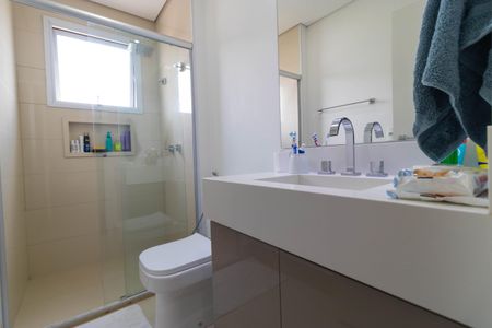 Apartamento à venda com 213m², 3 quartos e 4 vagasBanheiro da Suíte 03