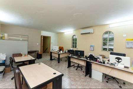 Casa à venda com 279m², 3 quartos e sem vaga Casa à venda com 279m², 3 quartos e sem vagaSala