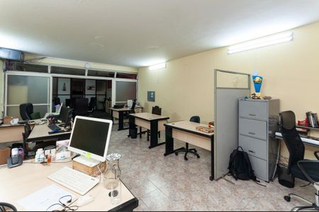 Casa à venda com 279m², 3 quartos e sem vaga Casa à venda com 279m², 3 quartos e sem vagaSala