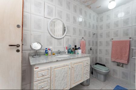 Casa à venda com 279m², 3 quartos e sem vaga Casa à venda com 279m², 3 quartos e sem vagaBanheiro Social