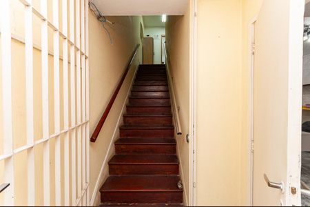 Casa à venda com 279m², 3 quartos e sem vaga Casa à venda com 279m², 3 quartos e sem vagaEscada