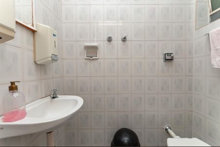 Casa à venda com 279m², 3 quartos e sem vaga Casa à venda com 279m², 3 quartos e sem vagaBanheiro de Serviço