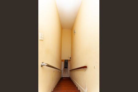 Casa à venda com 279m², 3 quartos e sem vaga Casa à venda com 279m², 3 quartos e sem vagaEscada