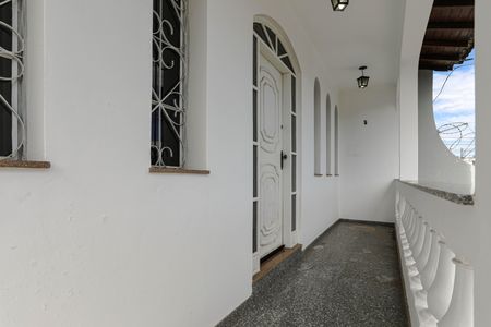 Casa para alugar com 395m², 3 quartos e 5 vagasQuintal