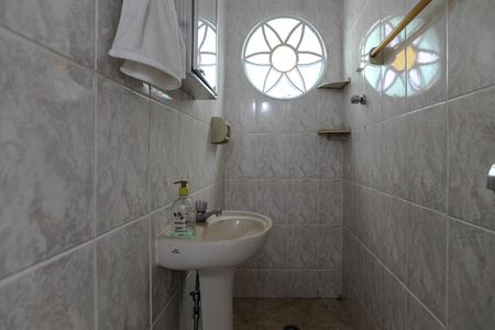 Casa para alugar com 395m², 3 quartos e 5 vagasBanheiro - Edícula