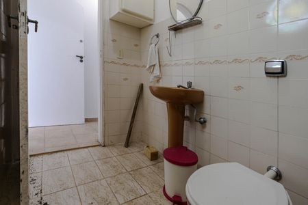 Casa para alugar com 395m², 3 quartos e 5 vagasEdícula - Banheiro