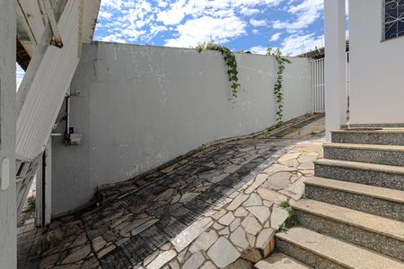 Casa para alugar com 395m², 3 quartos e 5 vagasQuintal
