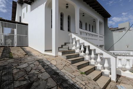 Casa para alugar com 395m², 3 quartos e 5 vagasQuintal