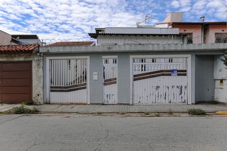 Casa para alugar com 395m², 3 quartos e 5 vagasFachada