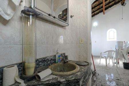 Casa para alugar com 395m², 3 quartos e 5 vagasBanheiro - Salão