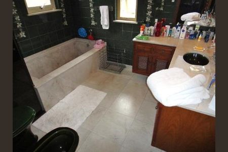 Casa à venda com 727m², 4 quartos e 8 vagas Casa à venda com 727m², 4 quartos e 8 vagasFoto 02