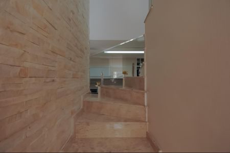 Apartamento à venda com 153m², 4 quartos e 2 vagasEscada