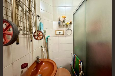 Apartamento à venda com 83m², 2 quartos e 1 vaga Apartamento à venda com 83m², 2 quartos e 1 vagaBanheiro de serviço