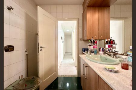 Apartamento à venda com 83m², 2 quartos e 1 vaga Apartamento à venda com 83m², 2 quartos e 1 vagaBanheiro