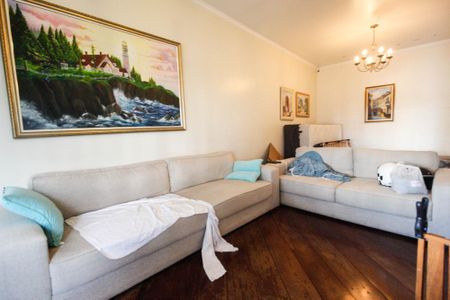 Casa à venda com 350m², 4 quartos e 3 vagas Casa à venda com 350m², 4 quartos e 3 vagasSala