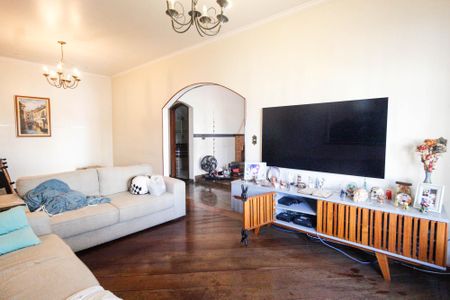 Casa à venda com 350m², 4 quartos e 3 vagas Casa à venda com 350m², 4 quartos e 3 vagasSala