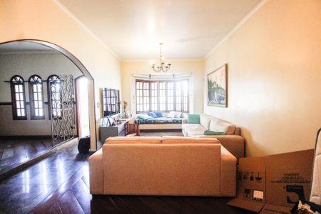 Casa à venda com 350m², 4 quartos e 3 vagas Casa à venda com 350m², 4 quartos e 3 vagasSala