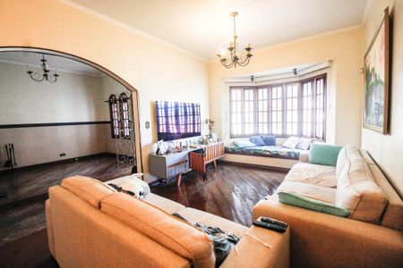 Casa à venda com 350m², 4 quartos e 3 vagas Casa à venda com 350m², 4 quartos e 3 vagasSala