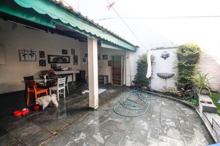 Casa à venda com 350m², 4 quartos e 3 vagas Casa à venda com 350m², 4 quartos e 3 vagasÁrea comum