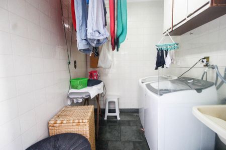 Casa à venda com 350m², 4 quartos e 3 vagas Casa à venda com 350m², 4 quartos e 3 vagasÁrea de serviço