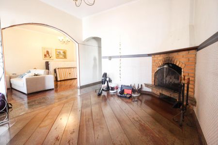 Casa à venda com 350m², 4 quartos e 3 vagas Casa à venda com 350m², 4 quartos e 3 vagasSala de estar