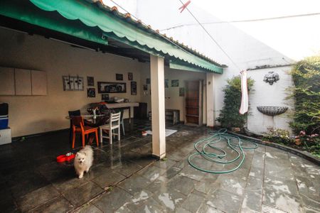 Casa à venda com 350m², 4 quartos e 3 vagas Casa à venda com 350m², 4 quartos e 3 vagasÁrea comum