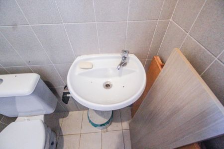 Casa à venda com 350m², 4 quartos e 3 vagas Casa à venda com 350m², 4 quartos e 3 vagasBanheiro de serviço