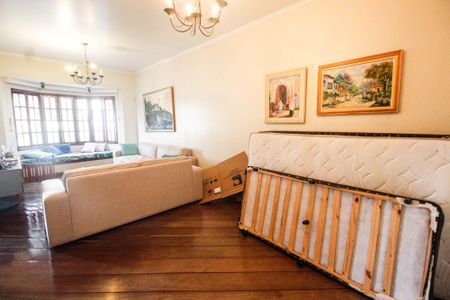 Casa à venda com 350m², 4 quartos e 3 vagas Casa à venda com 350m², 4 quartos e 3 vagasSala