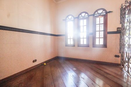 Casa à venda com 350m², 4 quartos e 3 vagas Casa à venda com 350m², 4 quartos e 3 vagasSala de estar