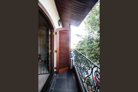 Casa à venda com 350m², 4 quartos e 3 vagas Casa à venda com 350m², 4 quartos e 3 vagasVaranda Suíte 1