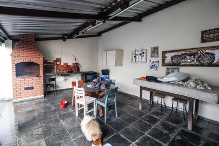 Casa à venda com 350m², 4 quartos e 3 vagas Casa à venda com 350m², 4 quartos e 3 vagasÁrea comum