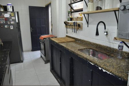 Apartamento à venda com 77m², 2 quartos e sem vagaCozinha